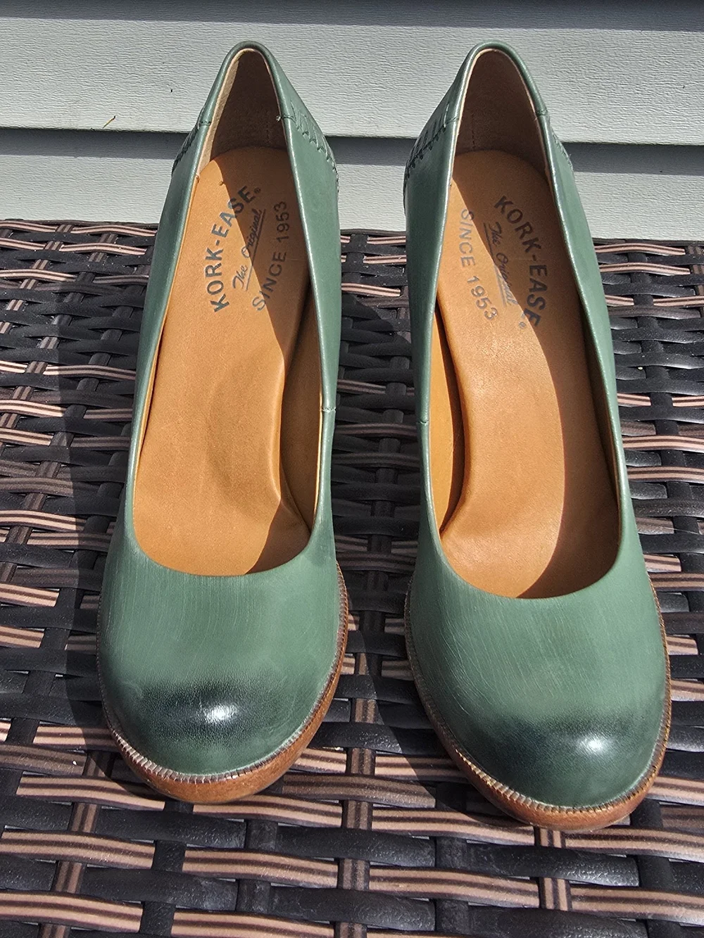 Kork-Ease Green Leather Round-Toe Wedge Pumps - Picture 6 of 16